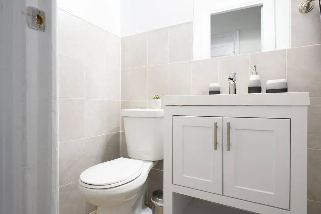 Apartment 1567-1A New 2Br Prime Upper East Apt W&D New York