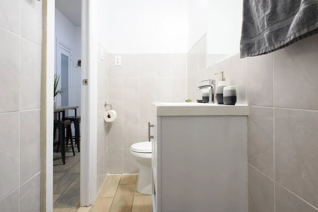 1567-1A New 2Br Prime Upper East Apt W&D New York Apartment