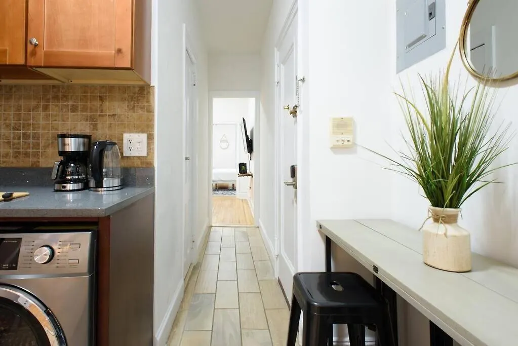 1567-1A New 2Br Prime Upper East Apt W&D New York Apartment