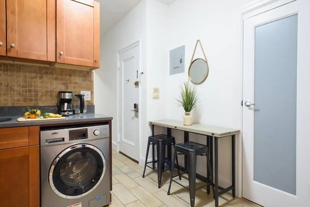 1567-1A New 2Br Prime Upper East Apt W&D New York Apartment